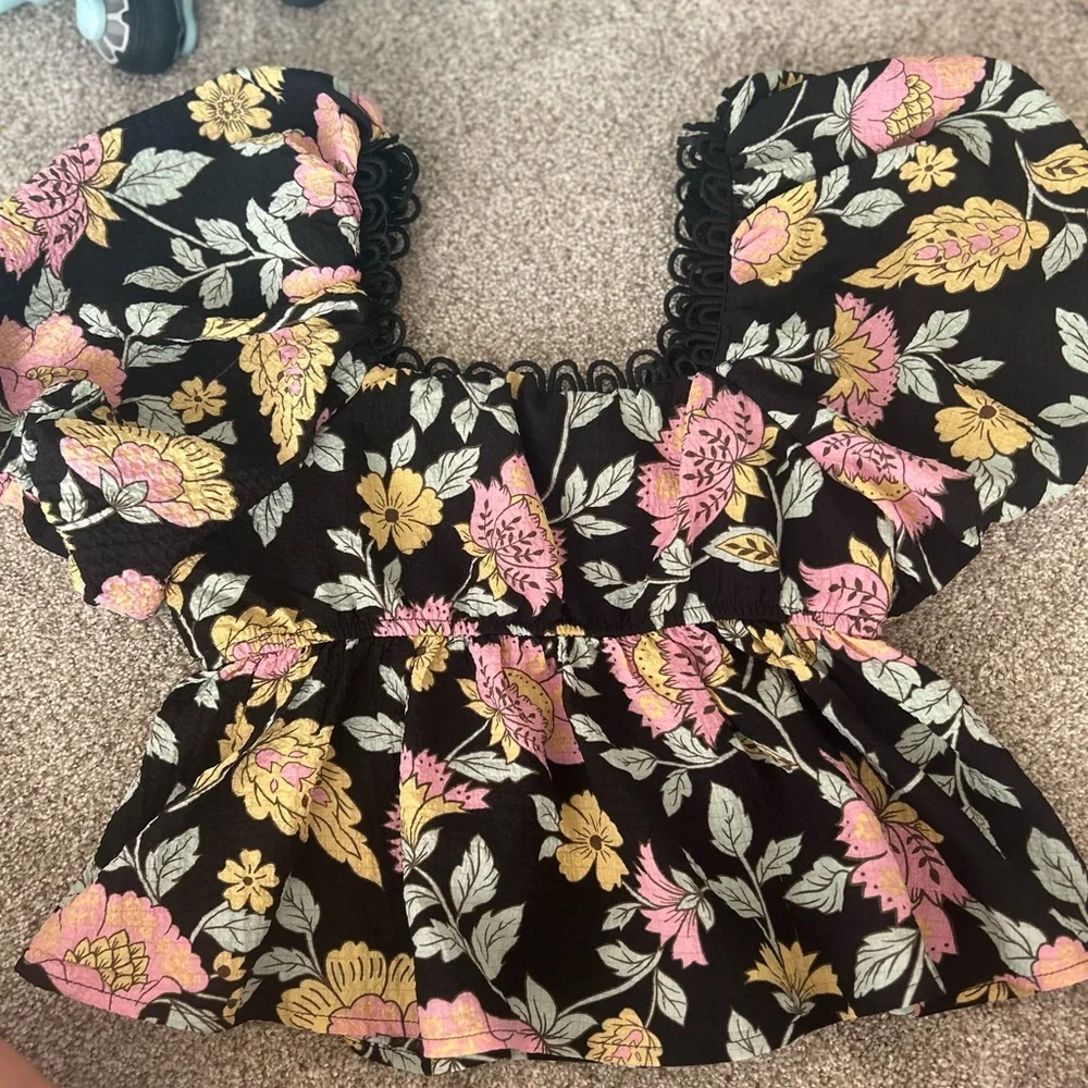 Bubble sleeve top - Picture 1 of 2